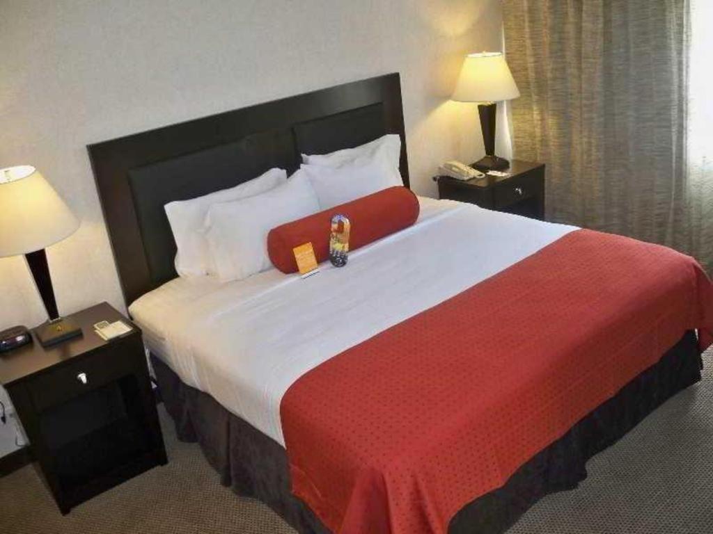 El Tropicano Riverwalk Hotel 3*
