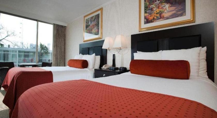 Hotel El Tropicano Riverwalk