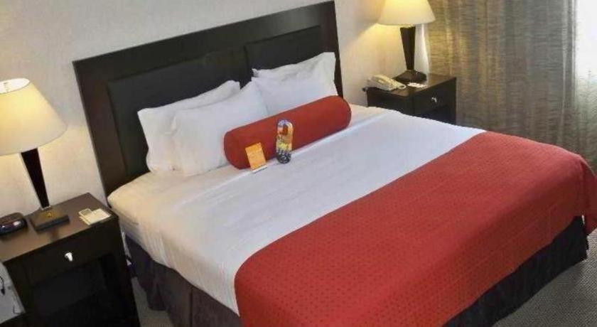 Hotel El Tropicano Riverwalk