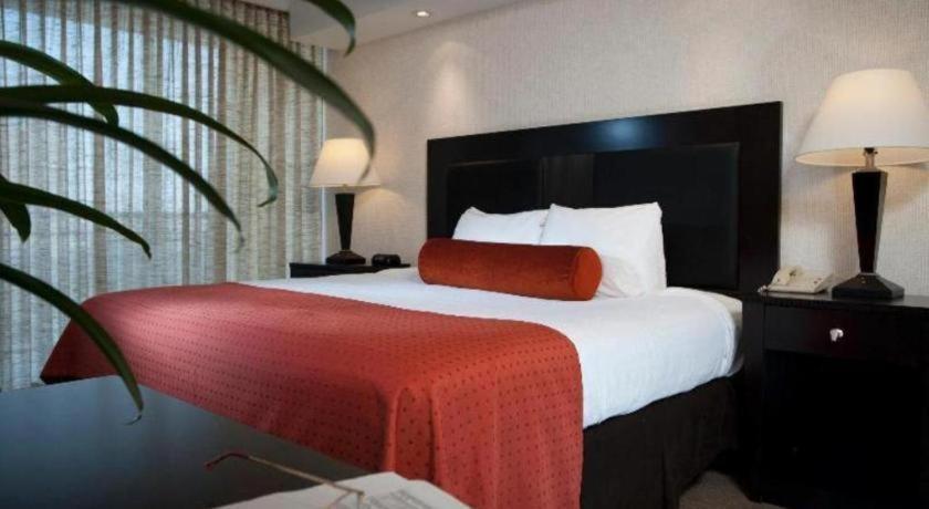 El Tropicano Riverwalk Hotel