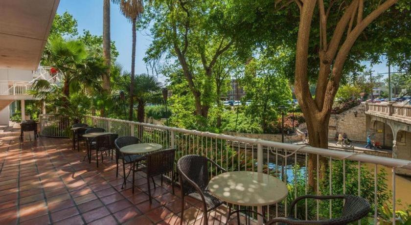 Hotel El Tropicano Riverwalk 3*