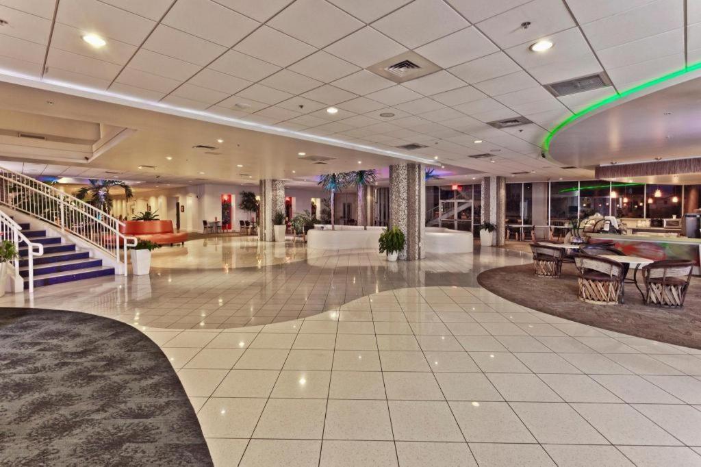 El Tropicano Riverwalk Hotel 3*