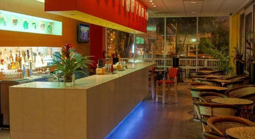El Tropicano Riverwalk Hotel 3*