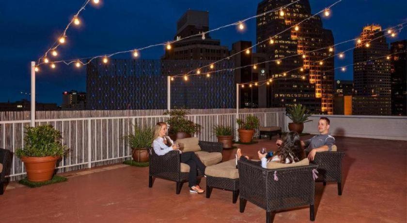 Hotel El Tropicano Riverwalk